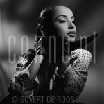 06-07-1984 Sade at studio in Amsterdam, The Netherlands.

[keywords]Black & White Image, Posed, Hand, Gloves, Singer[/keywords]